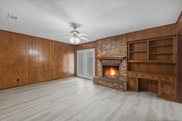 121 Hillside Lane, Desoto, TX 75115