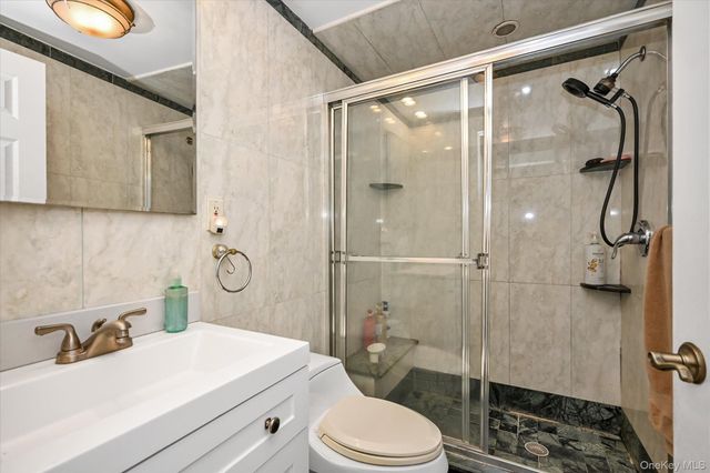 16108 Booth Memorial Avenue, Flushing, NY 11365