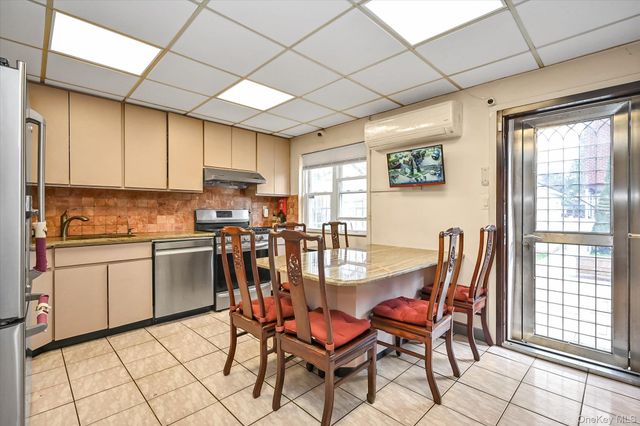 16108 Booth Memorial Avenue, Flushing, NY 11365
