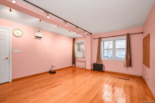 16108 Booth Memorial Avenue, Flushing, NY 11365