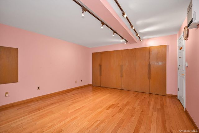 16108 Booth Memorial Avenue, Flushing, NY 11365