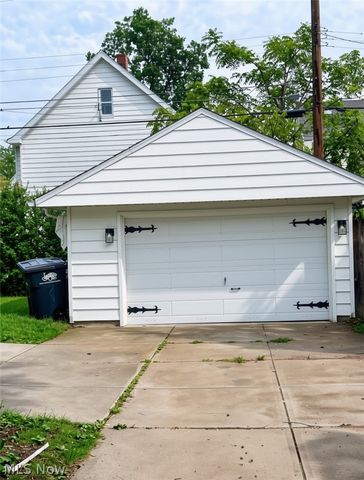 1568 Blossom Park Avenue, Lakewood, OH 44107