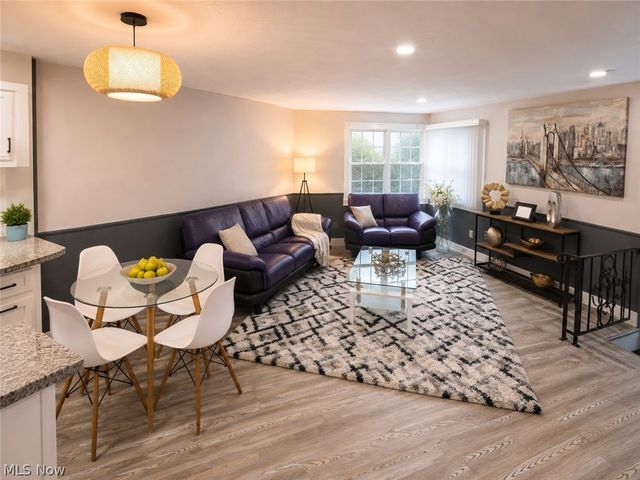 1568 Blossom Park Avenue, Lakewood, OH 44107