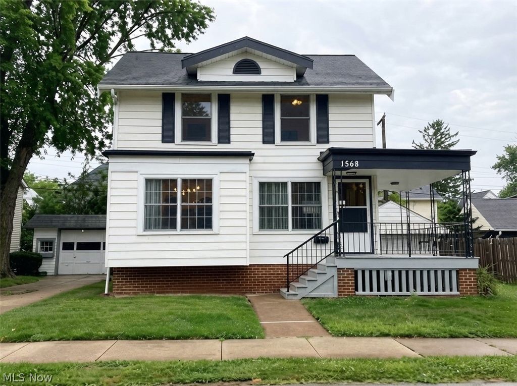 1568 Blossom Park Avenue, Lakewood, OH 44107