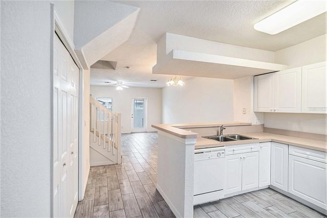 4330 HAR PAUL CIRCLE, Tampa, FL 33614