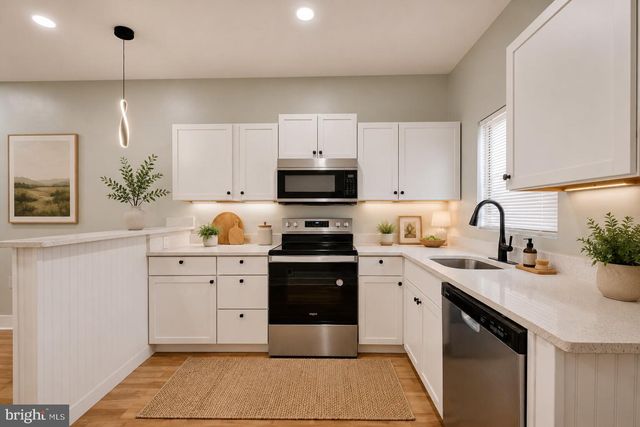 2512 HOLLINS ST, Baltimore, MD 21223
