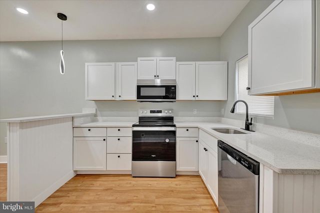 2512 HOLLINS ST, Baltimore, MD 21223