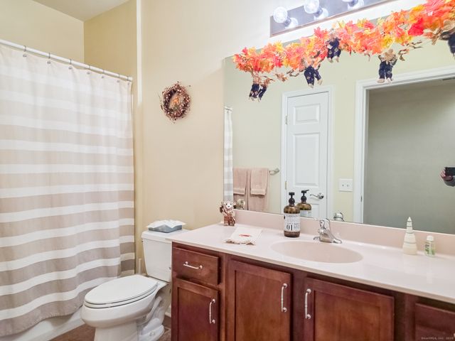 1 Rivington Way 201, Danbury, CT 06810