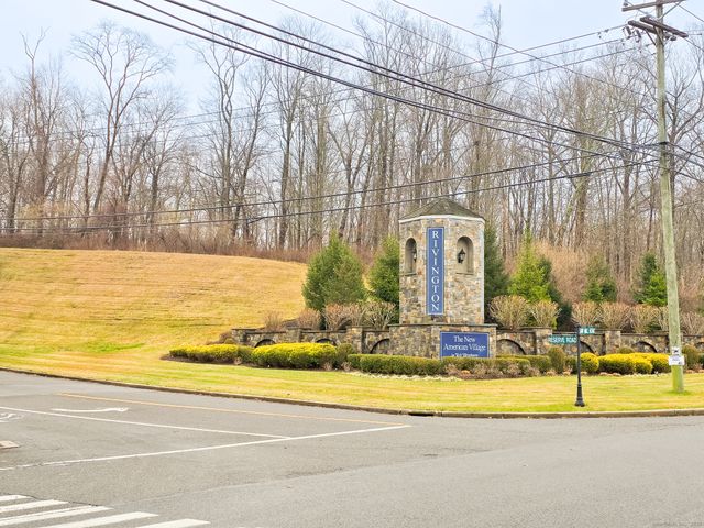 1 Rivington Way 201, Danbury, CT 06810