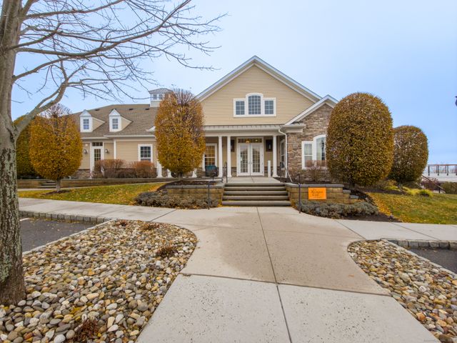1 Rivington Way 201, Danbury, CT 06810