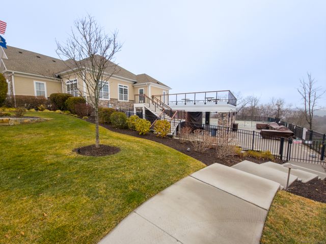 1 Rivington Way 201, Danbury, CT 06810