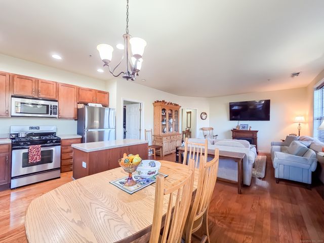 1 Rivington Way 201, Danbury, CT 06810