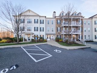 1 Rivington Way 201, Danbury, CT 06810