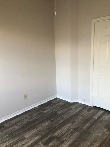 1417 WARWICK Drive, Lancaster, TX 75134