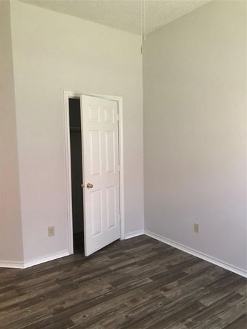 1417 WARWICK Drive, Lancaster, TX 75134