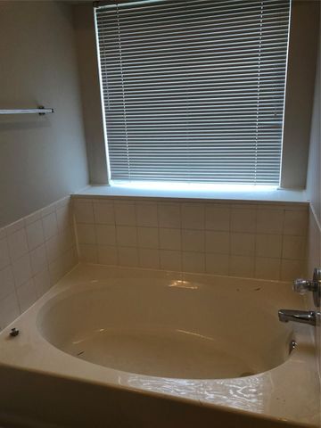 1417 WARWICK Drive, Lancaster, TX 75134