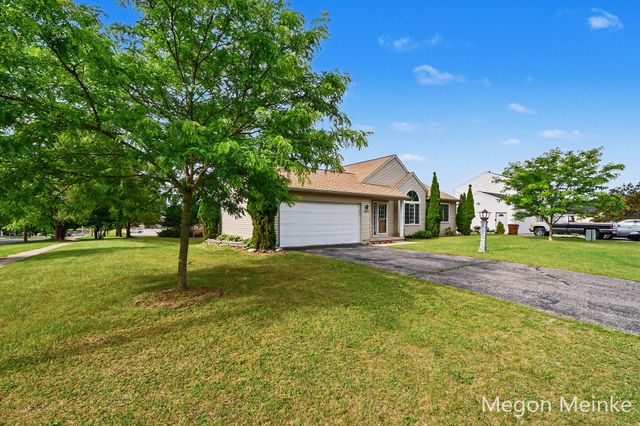 105 Pineview Drive, Belding City, MI 48809