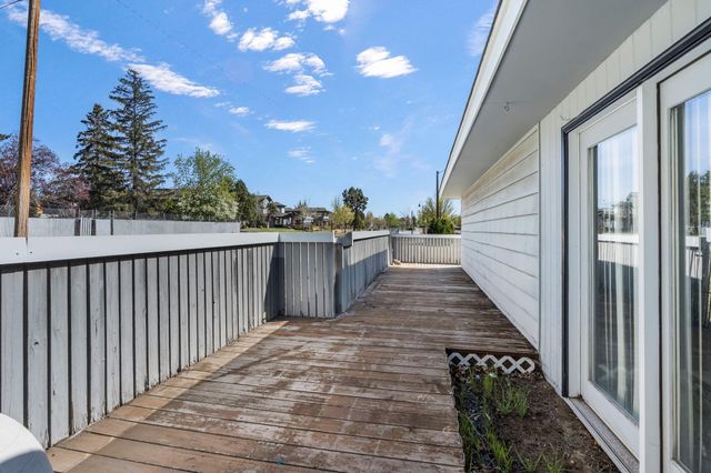 1832 SW Canyon Drive, Redmond, OR 97756