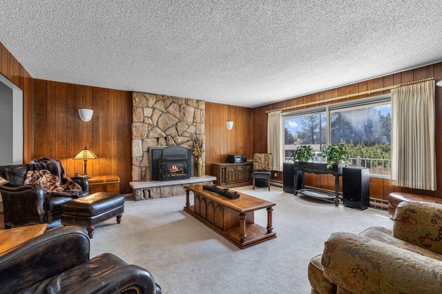 1832 SW Canyon Drive, Redmond, OR 97756