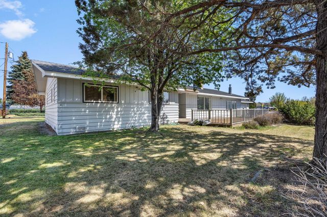 1832 SW Canyon Drive, Redmond, OR 97756