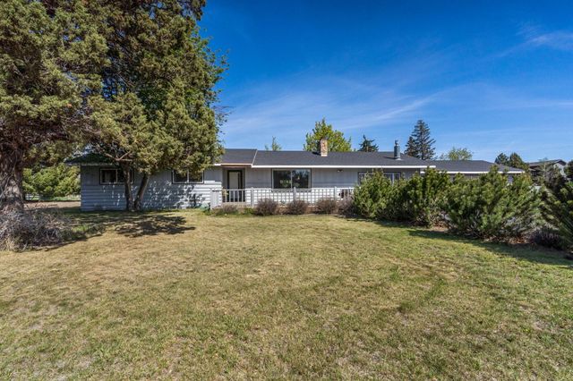 1832 SW Canyon Drive, Redmond, OR 97756