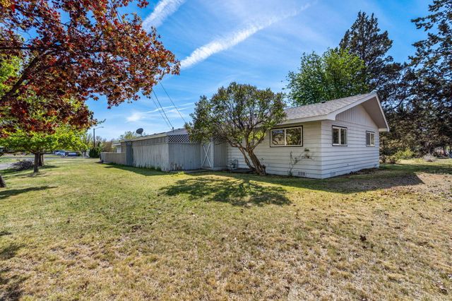 1832 SW Canyon Drive, Redmond, OR 97756