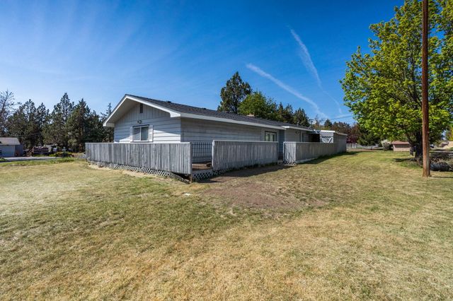 1832 SW Canyon Drive, Redmond, OR 97756