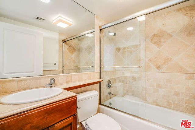 8610 Chalmers Drive 302, Los Angeles, CA 90035