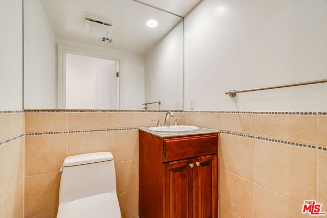 8610 Chalmers Drive 302, Los Angeles, CA 90035