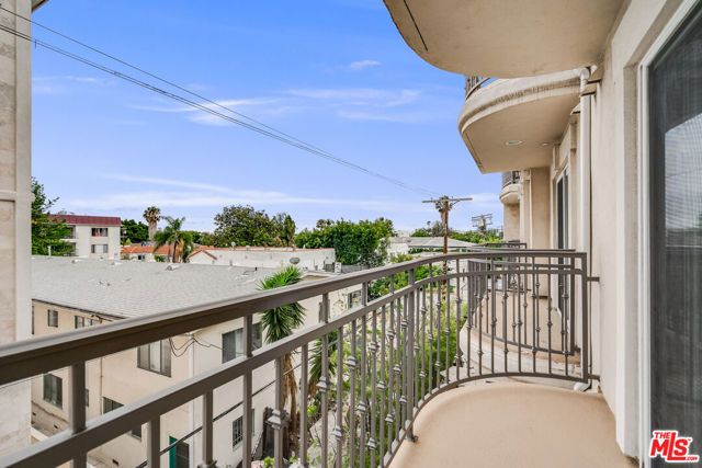8610 Chalmers Drive 302, Los Angeles, CA 90035