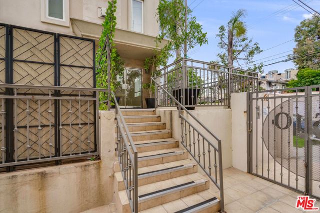 8610 Chalmers Drive 302, Los Angeles, CA 90035
