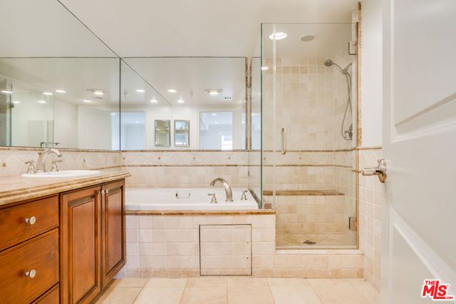 8610 Chalmers Drive 302, Los Angeles, CA 90035