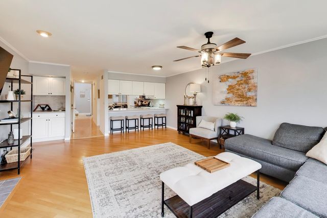 334 Bristol Lane, Fox River Grove, IL 60021