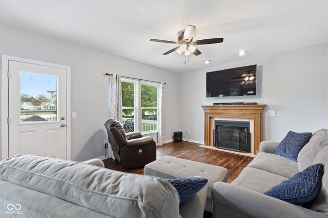 630 Creston Point Circle, Indianapolis, IN 46239