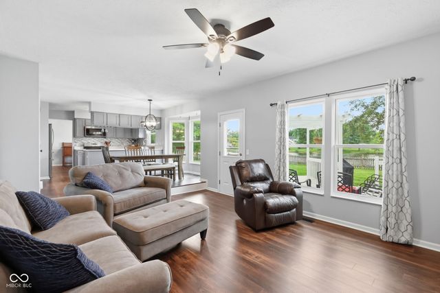 630 Creston Point Circle, Indianapolis, IN 46239