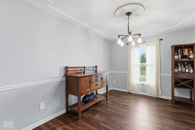630 Creston Point Circle, Indianapolis, IN 46239