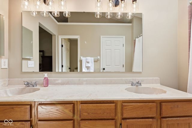 630 Creston Point Circle, Indianapolis, IN 46239