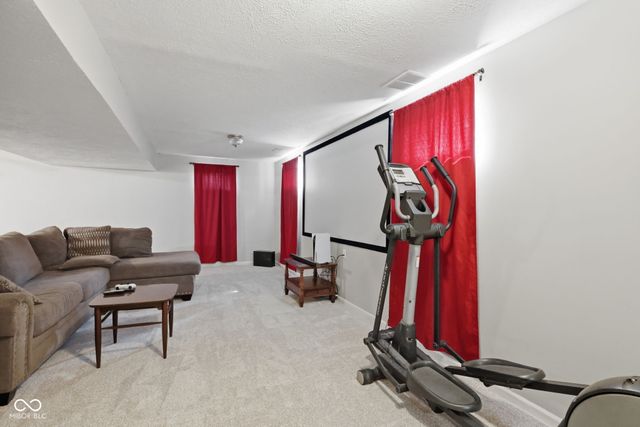 630 Creston Point Circle, Indianapolis, IN 46239