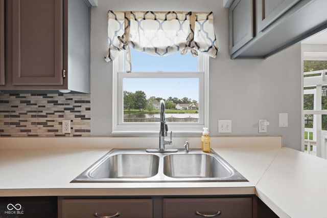 630 Creston Point Circle, Indianapolis, IN 46239