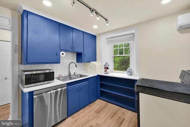 2694 CHARLESTOWN RD, Lancaster, PA 17603