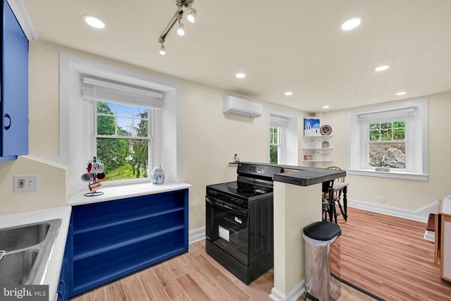 2694 CHARLESTOWN RD, Lancaster, PA 17603