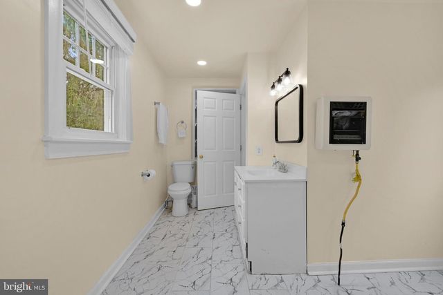 2694 CHARLESTOWN RD, Lancaster, PA 17603