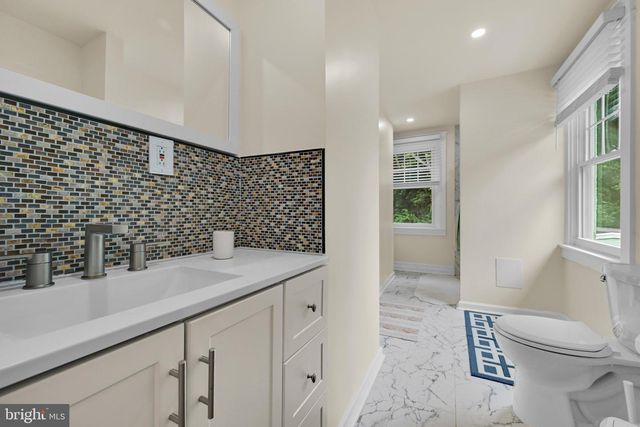 2694 CHARLESTOWN RD, Lancaster, PA 17603