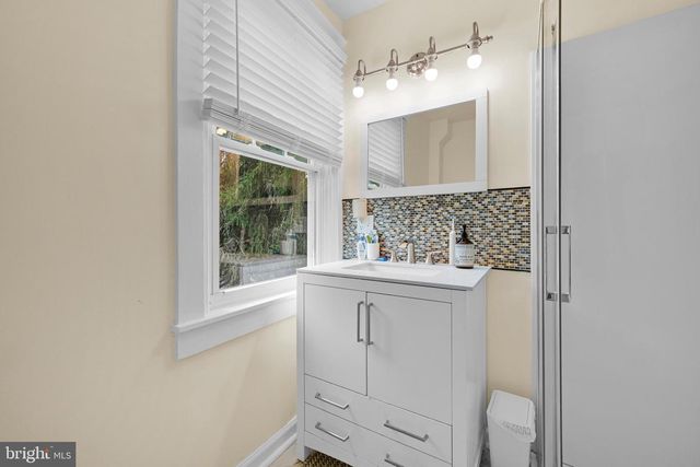 2694 CHARLESTOWN RD, Lancaster, PA 17603