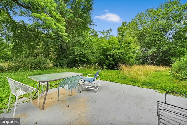 2694 CHARLESTOWN RD, Lancaster, PA 17603