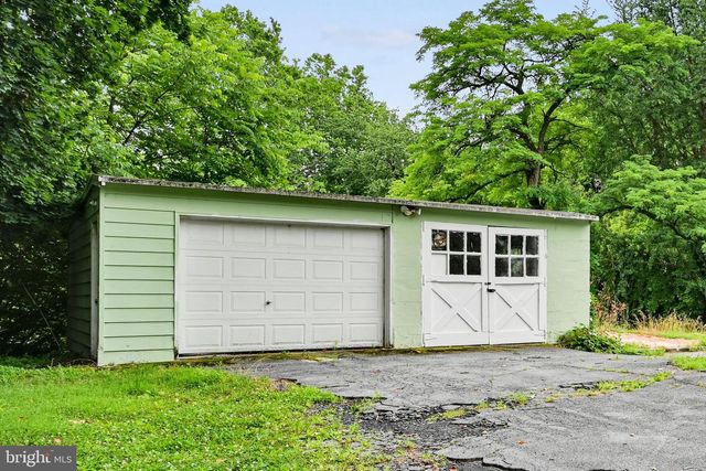2694 CHARLESTOWN RD, Lancaster, PA 17603