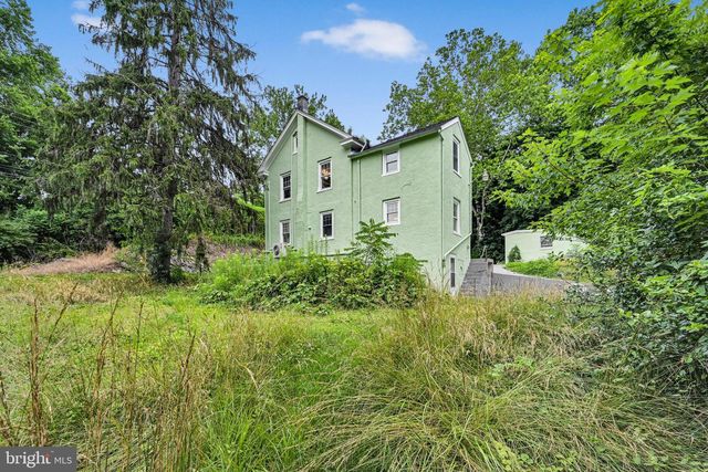 2694 CHARLESTOWN RD, Lancaster, PA 17603
