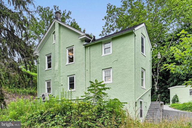 2694 CHARLESTOWN RD, Lancaster, PA 17603