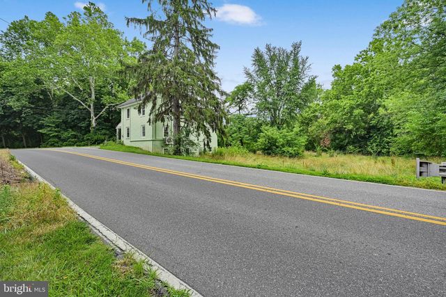 2694 CHARLESTOWN RD, Lancaster, PA 17603