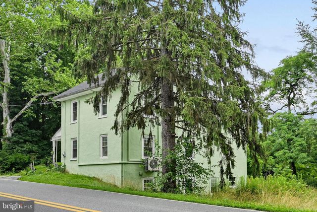2694 CHARLESTOWN RD, Lancaster, PA 17603